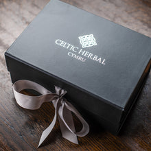 Load image into Gallery viewer, Celtic Herbal - Uplifting Gift Box (Mandarin, Lime &amp; Basil)
